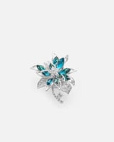 بروش نسائي بتصميم ملفت بلون فضي