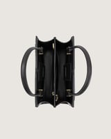 شنطة نسائية كلاسيك واسعة بلون أسود