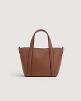 شنطة نسائية بمقاس متوسط بلون بني