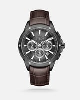 ساعة رجالية بسير من الجلد باللون البني.