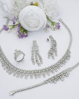 طقم نسائي زركون فاخر باللون الفضي