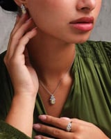 طقم اكسسوار نسائي ناعم بلون فضي وأصفر