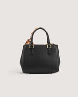 شنطة نسائية بتصميم أنيق بلون أسود