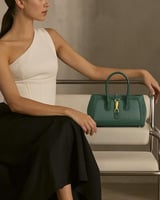 شنطة نسائية لإطلالتك العملية بلون أخضر