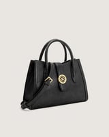 شنطة تناسب اطلالتك اليومية بلون أسود