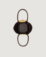 شنطة بلون بني بحجم صغير لكل الأوقات.