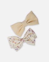 هدية نسائية من ساعة وسلسال ومشابك للشعر