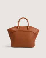 شنطة نسائية بحجم متوسط بلون بني