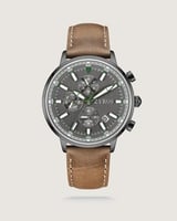 ساعة رجالية بسير جلد بلون بني.