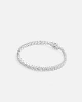 اسوارة نسائية بتصميم مميز بلون فضي