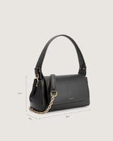 شنطة بلون أسود لكل سيدة تعرف ان التميز أناقة.