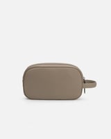 شنطة رجالية تكمل أناقتك بلون ترابي