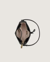 شنطة نسائية بلون أسود بحجم متوسط لكل الأوقات