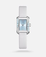 ساعة نسائية تعبر عن الرقي بسير جلد بلون أبيض