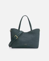 شنطة نسائية تتكلم بلغة الأناقة بلون أزرق