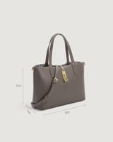 شنطة نسائية بلون رمادي بحجم كبير