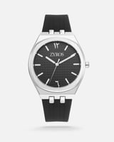 ساعة رجالية بسير من الربل بلون أسود.