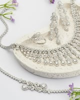 طقم نسائي زركون فخم بلون فضي