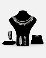 طقم نسائي ملكي باللون الفضي