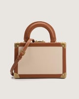 شنطة مُرجان النسائية من الجلد بلون بني و بيج.