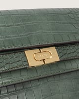 شنطة لمار النسائية بلون أخضر وعودي