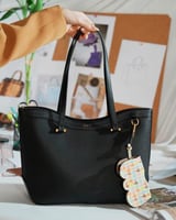 ‎ شنطة نسائية بمقاس كبير بلون أسود