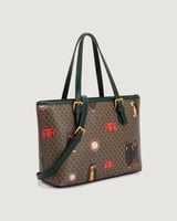 شنطة نسائية بتصميم عملي بلون أخضر.