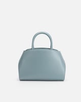 شنطة نسائية من الجلد الفاخر باللون الأزرق