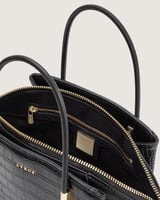 شنطة مزايا النسائية باللون الأسود