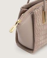 شنطة مزايا النسائية باللون البيج