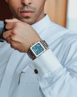 ساعة رجالية من الستيل باللون الفضي