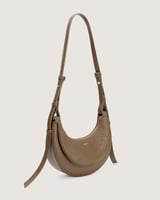 شنطة بمقاس واسع باللون البني