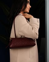 شنطة تعزز هويتك باللون العودي