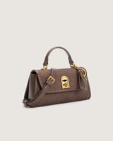 شنطة نسائية بلون بني بحجم متوسط لكل الأوقات