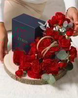 هدية فاخرة من ورد الروز الطبيعي وعطر