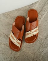 زيبرية رجالية بتصميم عصري بلون بني