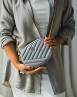 ‎ شنطة سحاب النسائية بلون رمادي