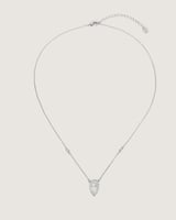 سلسلة نسائية بتصميم أنيق بلون فضي