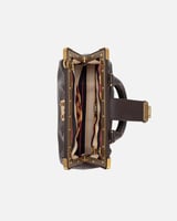 شنطة نسائية مميزة بلون بني