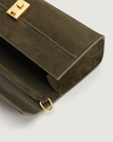 شنطة فخر النسائية من المخمل بلون زيتي