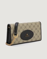 شنطة نسائية كلاسيك بلون أسود.