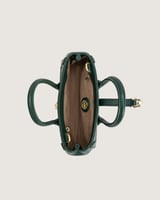 شنطة نسائية لإطلالتك العملية بلون أخضر