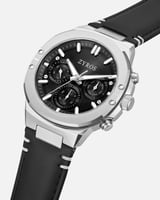 ساعة رجالية بسير من الجلد بلون أسود.