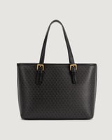 شنطة نسائية بتصميم عملي بلون أسود.