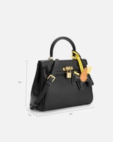 شنطة نسائية تعبر عن الأناقة العصرية بلون أسود