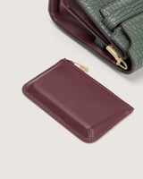 شنطة لمار النسائية بلون أخضر وعودي