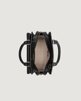 شنطة نسائية من الجلد بلون أسود بتصميم كلاسيك