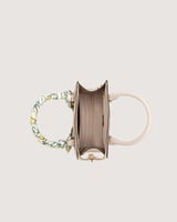 شنطة نسائية من الجلد بلون أبيض