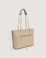 شنطة نسائية كلاسيك بلون بيج.