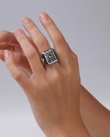 ساعة الخاتم بتصميم مبتكر بلون فضي